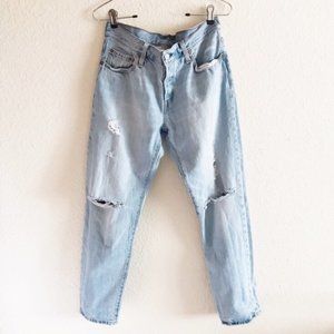 Levi’s | 501 Jeans Distressed Light Stone Wash 28
